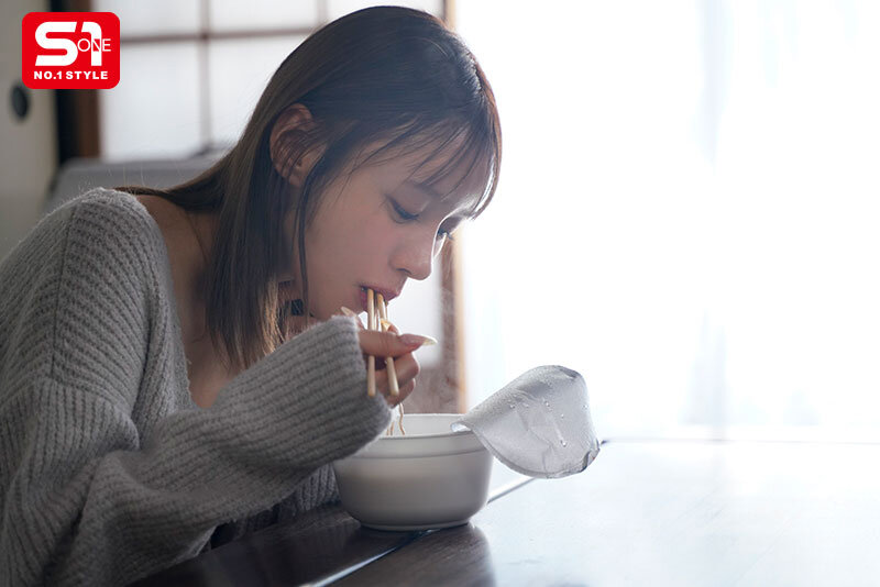 放假不回家！「巨乳女大生」找舍监取暖，不小心就大干好几场